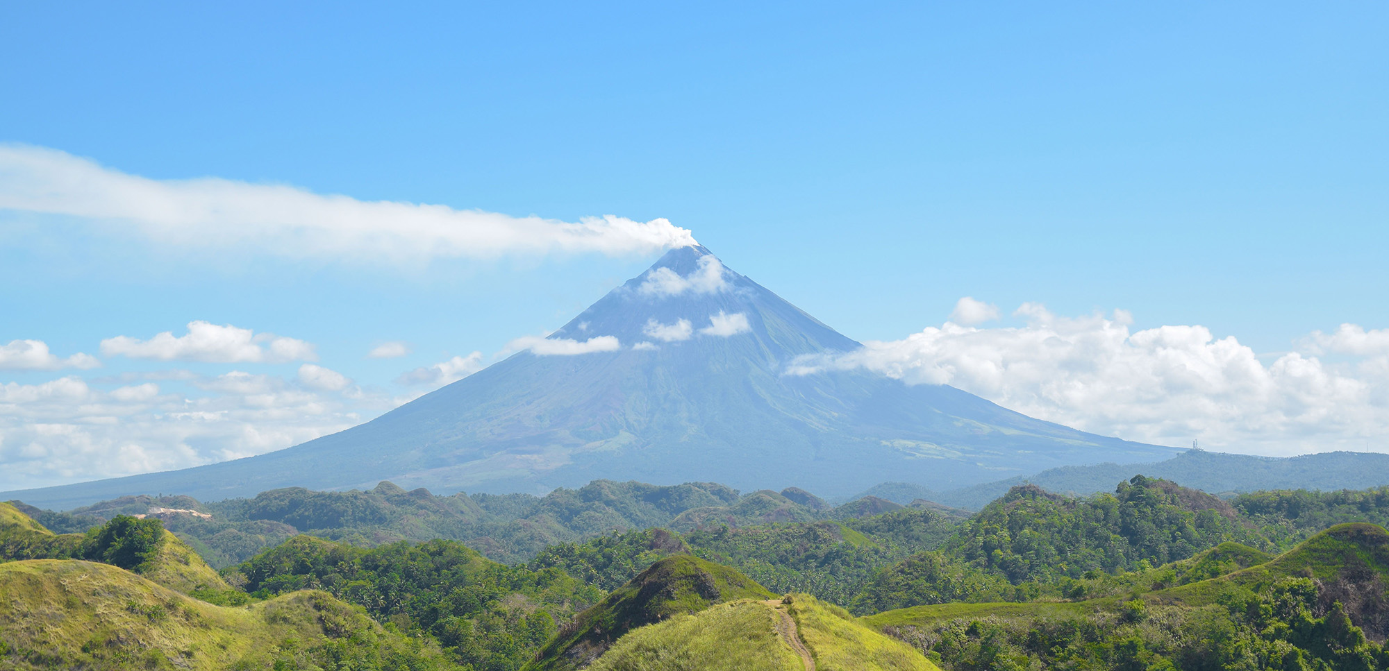 Scenic view of the Mayon Volcano